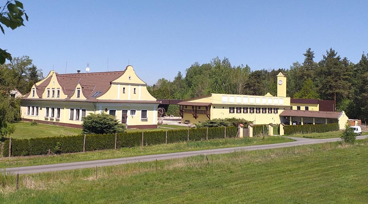 Blatsky Dvur Aparthotel Veselí nad Lužnicí Exterior foto